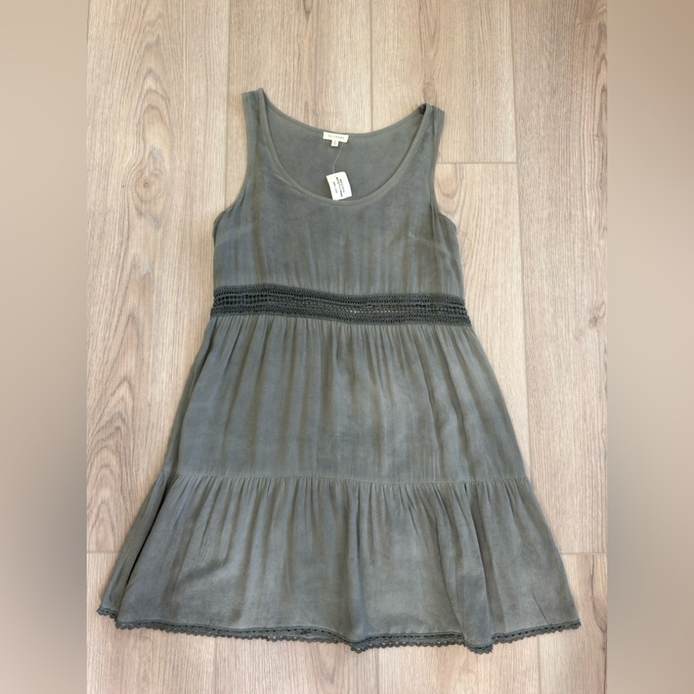 Gray Sleeveless Woman’s Dress
